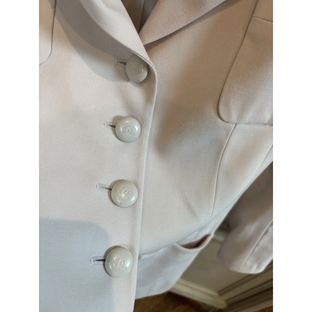 Chanel Boutique Vintage 1997 Cruise Collection Beige Blazer Buttons Size 38 Wool